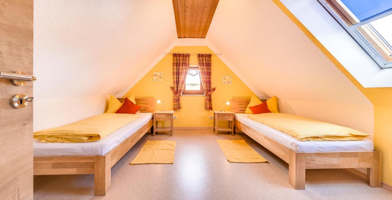 Bartlhof-Ferienwohnungen-Zimmer Burglengenfeld Bagian luar foto