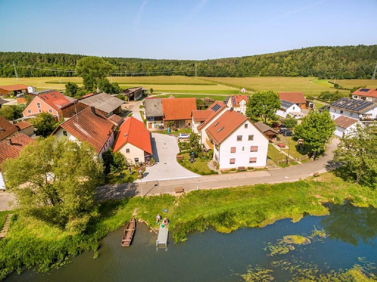 Bartlhof-Ferienwohnungen-Zimmer Burglengenfeld Bagian luar foto